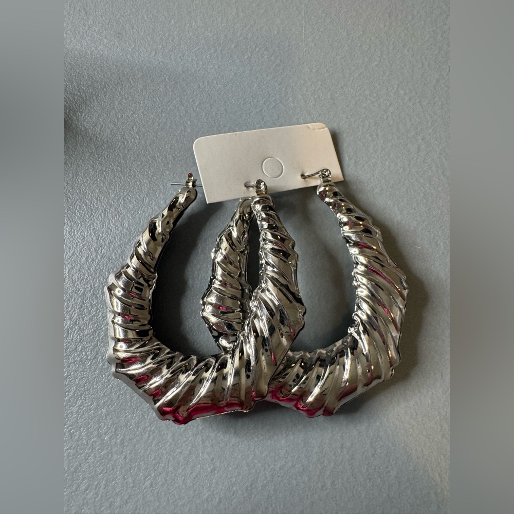 🛍️Any 5 items for $15 🛍️ Silver Twisted Hoop Earrings